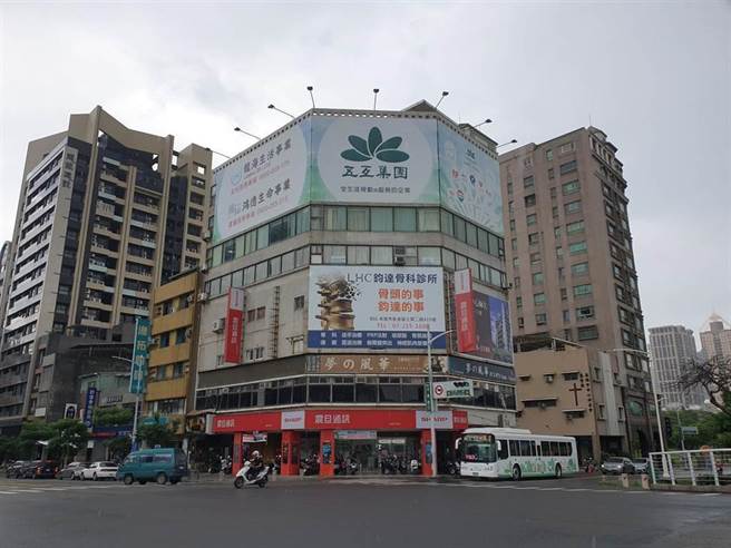 知名生命礼仪公司「五互集团」再爆不法吸金，检调查出集团旗下子公司「龙海生活事业」向不特定民眾推销各类型契约商品，非法吸金逾220亿元，高雄地检署侦结后依违反银行法罪嫌将集团女总裁陈秋白及13名干部起诉。（本报资料照）