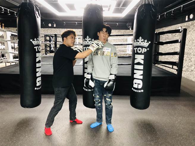 余祥銓、冠志挑戰拳擊。（《瘋一樣的男子》提供）