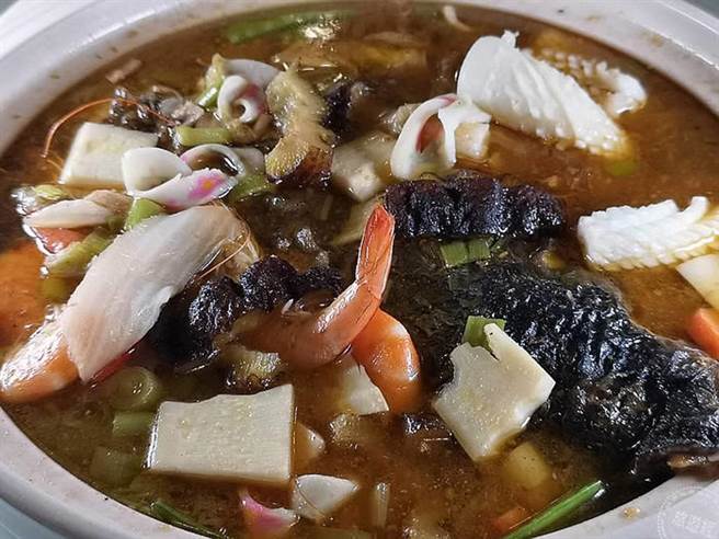 沙茶鱼头煲(摄影：洪书瑱)