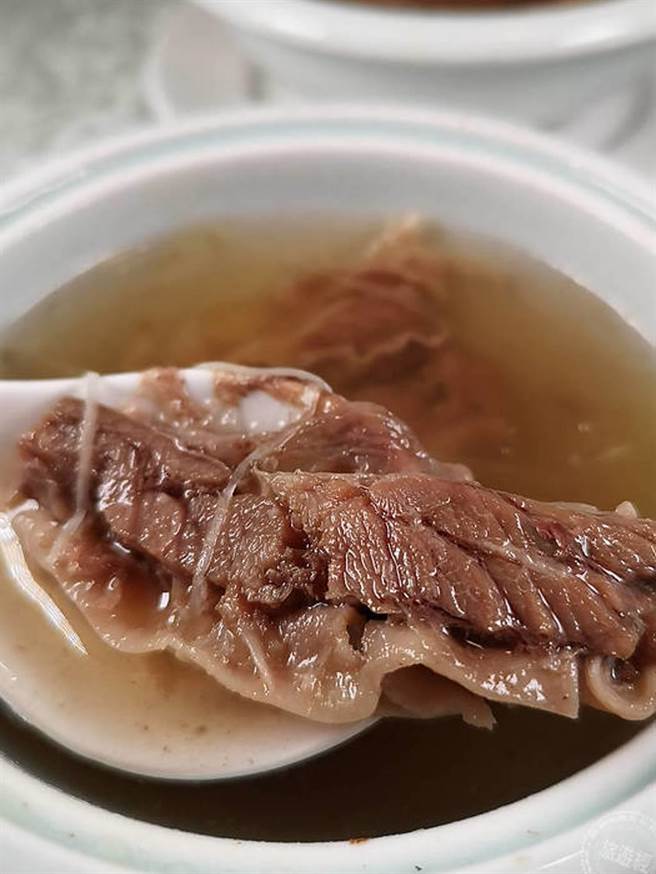 清炖牛肉汤(摄影：洪书瑱)