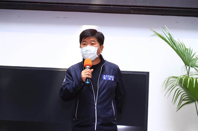 台中市议会国民党团书记长陈政显呼吁民眾尽速加入藻礁公投连署，为台湾珍贵的生态环境尽心力。（卢金足摄）