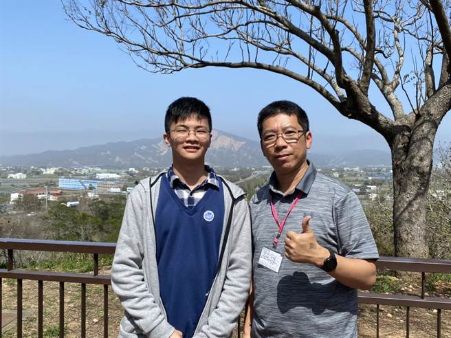 花莲高中榜首廖祥羽4科加总共58级分，盼可顺利经由繁星推荐管道，顺利录取台大化学系。（花莲高中提供／罗亦晽花莲传真）