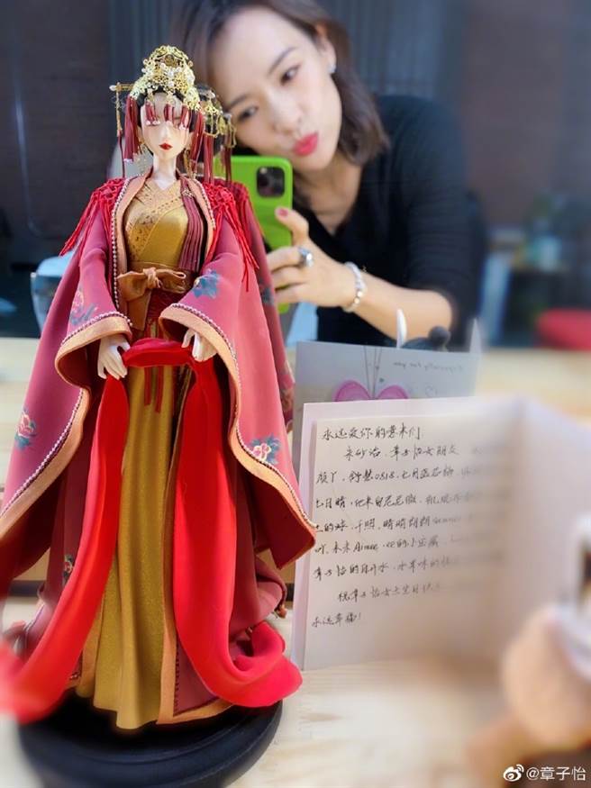 章子怡罕见晒自拍，42岁状态极佳。（图／取材自章子怡微博）