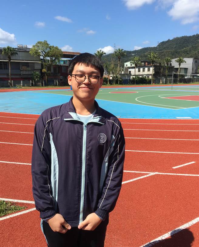双溪高中谢泯谚同学，生长于隔代教养单亲家庭，他选择在双溪在地就学，善用校内和社团资源，学测考出好成绩。（新北市教育局提供／许哲瑗新北传真）