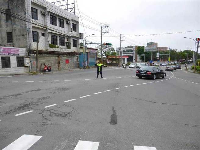 龙潭警方为避免228连假交通壅塞，邀集各单位研拟交通疏导计画。（龙潭警分局提供／黄婉婷桃园传真）