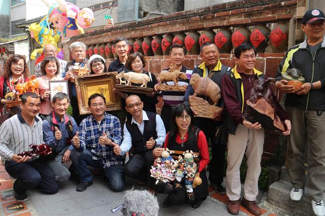 雲林縣北港工藝坊牛年工藝聯展，全台42名工藝師齊獻藝。（北港工藝坊提供／張朝欣雲林傳真）