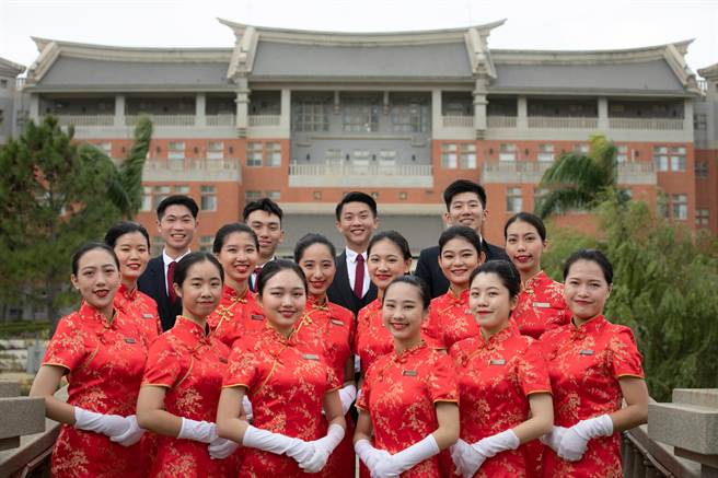 金门大学以闽南、侨乡、战役、酒香、两岸、生态等为发展特色，同时有完整的海内外交换生制度及实习制度。（金大提供）