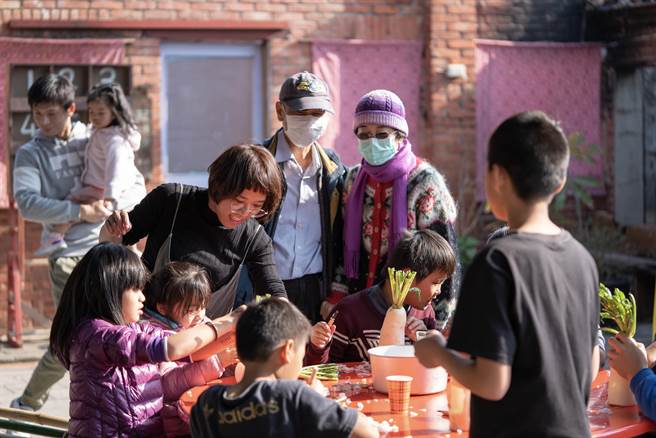 今年芦竹湳好采头艺术祭挖萝卜灯庆元宵27日登场，但因应疫情影响，将以实名登记发放号码牌管控人数。（苗栗县传统聚落文化协会提供／何冠娴苗栗传真）