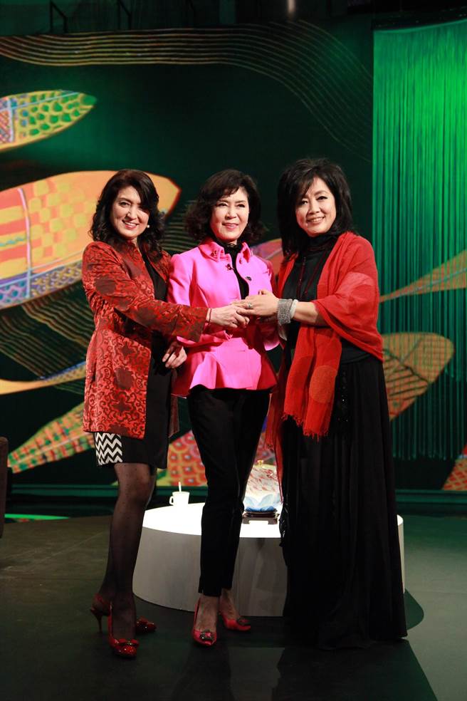 白嘉莉與妹妹白菲比一起接受齊豫專訪。（大愛電視台提供）