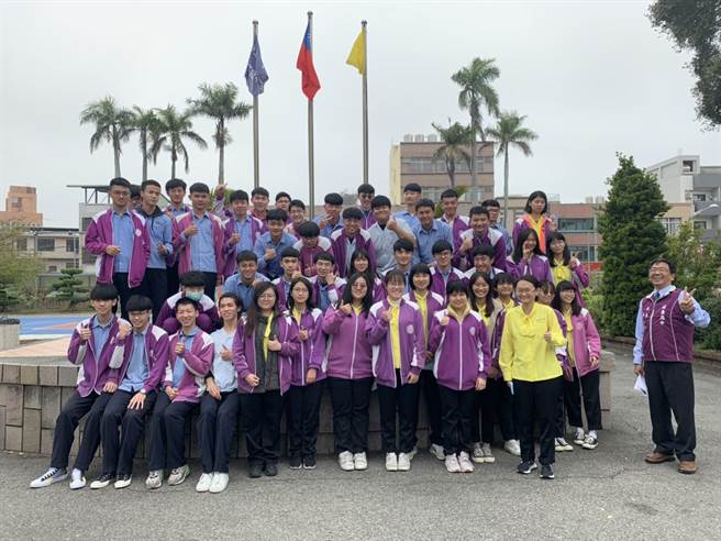 私立建臺高中共250人报考学测，50级分以上共有20人，其中57级分有2人分别拿下2科及4科满级分，表现亮眼。（建臺高中提供／何冠娴苗栗传真）