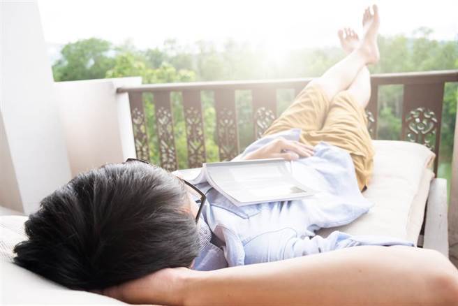 新婚男每天睡沙发 同居29日后 越籍妻人间蒸发（示意图／达志影像）