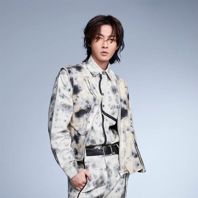 炎亚纶设计游戏被骂「Stupid」模仿谢和弦夺冠！