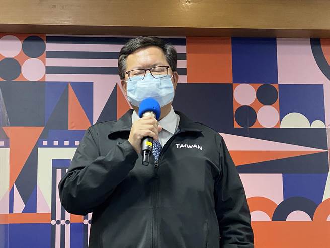 桃園市長鄭文燦24日在防疫會議中宣布，農業局將與教育局合作，以1000萬元補助學生到桃園休區農遊。(蔡依珍攝)