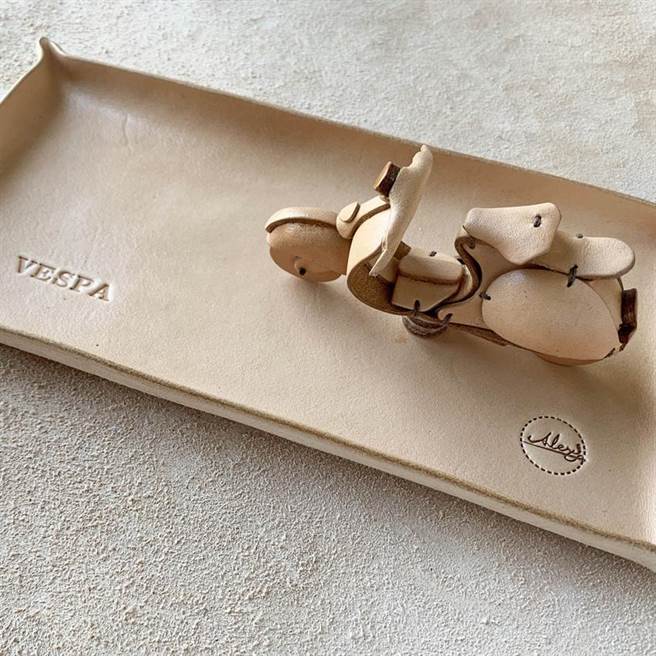 Pinkoi名片收纳盒／座近一周销量成长1倍，图为放手作皮革伟士牌真皮植鞣名片盘。图／业者提供