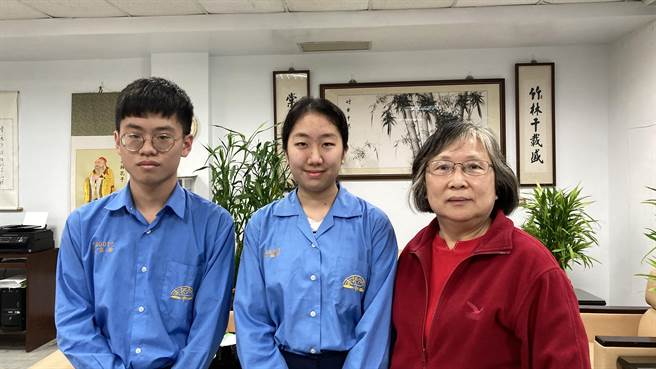 110学年度学测成绩今（24日）放榜，新北市竹林中学冯道可、林立钧成绩亮眼。（竹林中学提供）