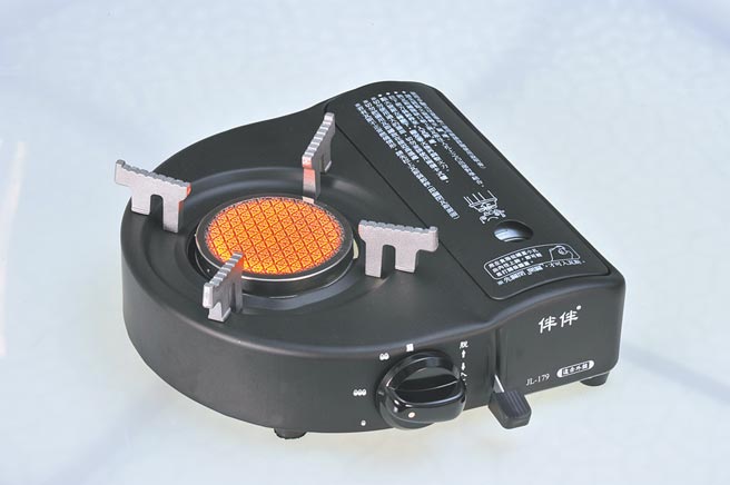 欧王远红外线伴伴炉，100％台湾制造，轻巧、不占空间、火力强，可说是餐茶桌上的小精灵。图／界龙公司提供