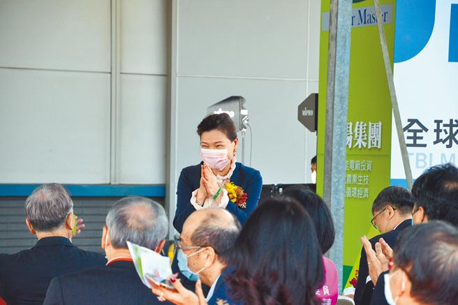 新任陆委会主委邱太三近期拟推动「营业秘密法」法案修正。经济部长王美花表示，台湾2013年就曾修法，2018年增订侦查保密令，未来将持续探讨产业界是否有需要修法的需求。（蔡雯如摄）