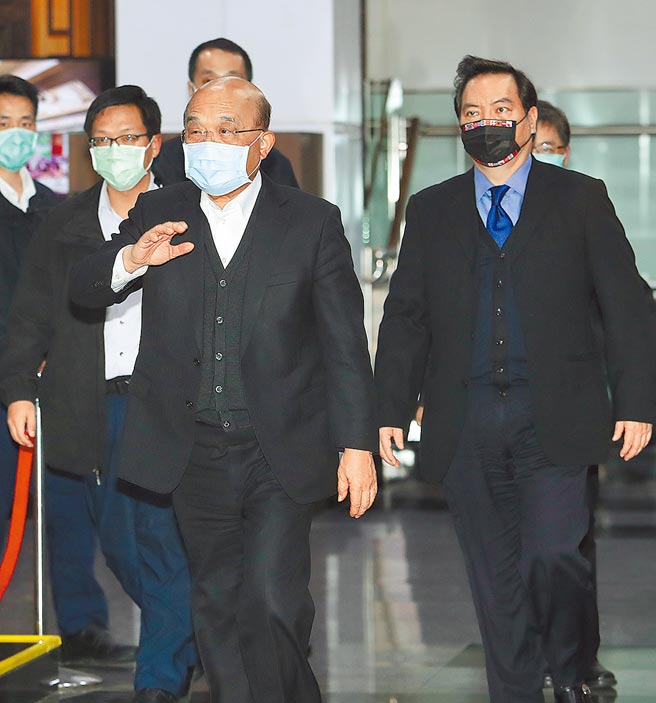 苏贞昌（前中）宴请民进党立委，沟通意见。（刘宗龙摄）