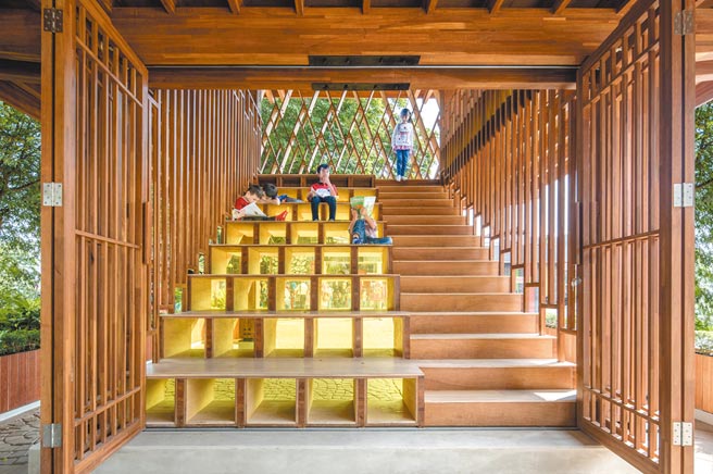 第12届ArchDaily年度建筑大奖揭晓，印尼的微图书馆获公共景观项目优选。（取自ArchDaily）