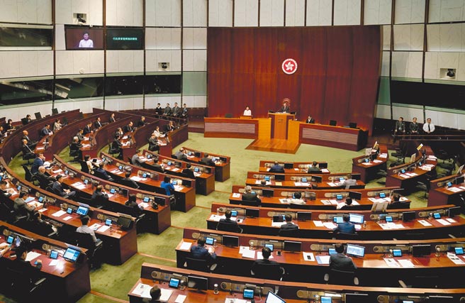香港立法会与特首选举制度，极可能在大陆全国两会进行修改。图为香港立法会议场。（中新社）