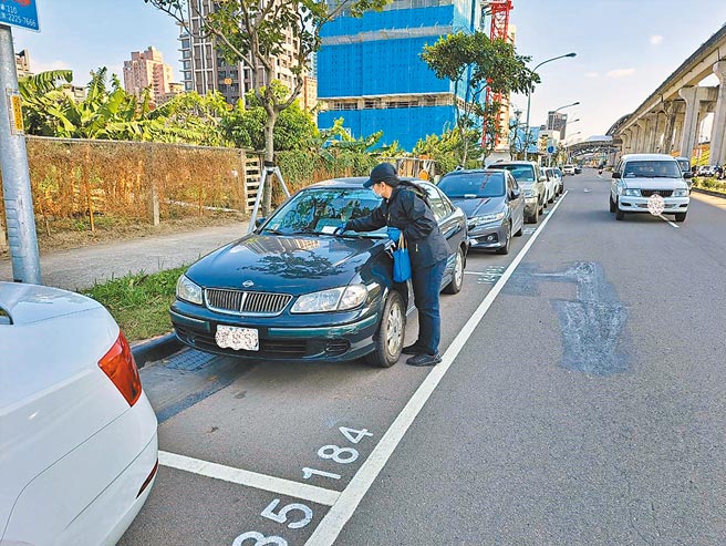 新北市9路段公共汽车车格3月起将开始收费，希望提高车格周转率。（新北市交通局提供／叶德正新北传真）