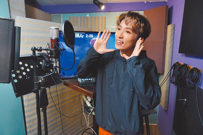 邱锋泽为动画电影《100%小狼人》配音，过程辛苦逗趣。（华映娱乐提供）