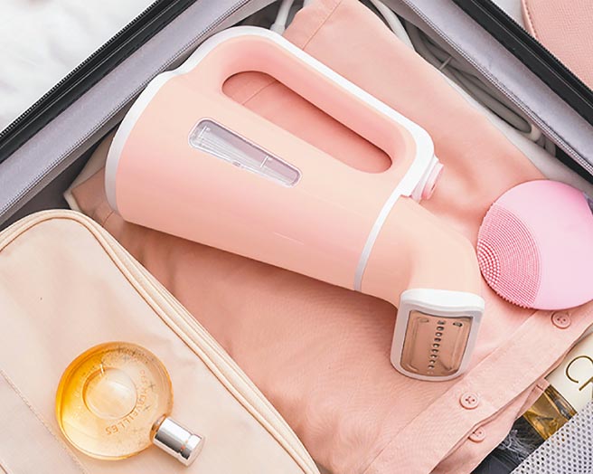 台隆手创馆KINYO手持小巧挂烫机，799元。（台隆手创馆提供）