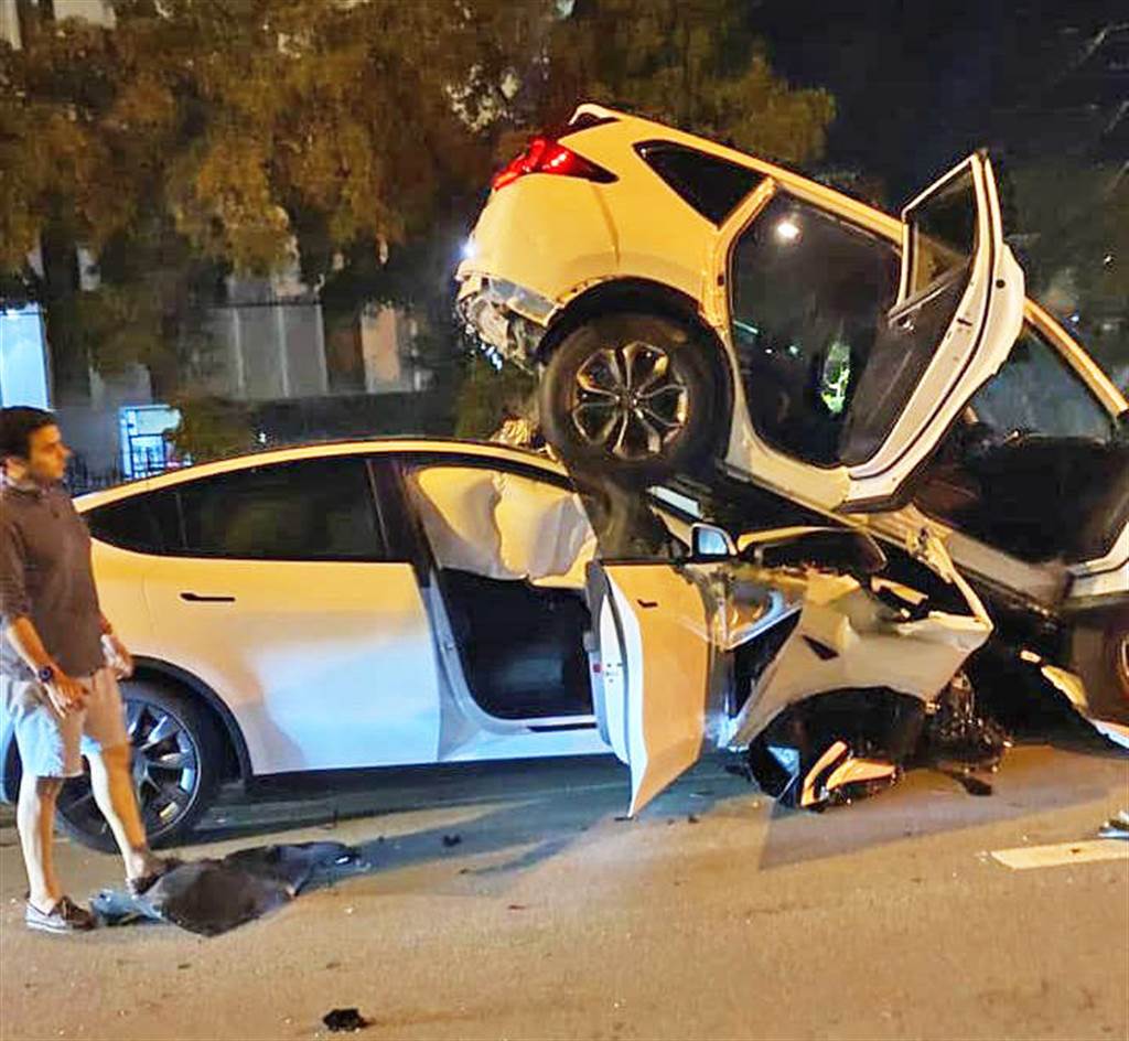 一場車禍，證明 Model Y 玻璃車頂依舊安全有擋頭！(只要它沒飛走)
