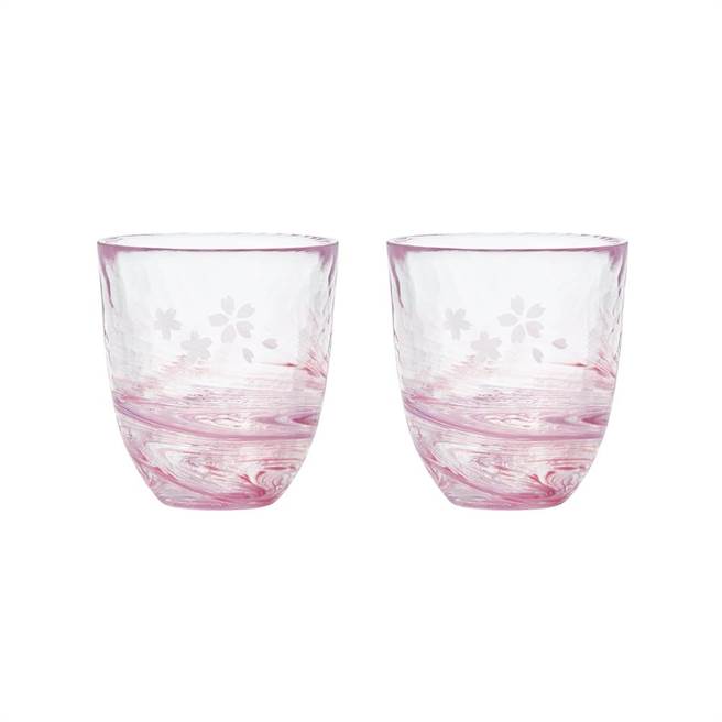 PChome 24h购物的IADERIA日本进口津轻系列手作樱花系列冷茶杯2入组，原价2360元，3月31日前特价1289元。（PChome 24h购物提供）
