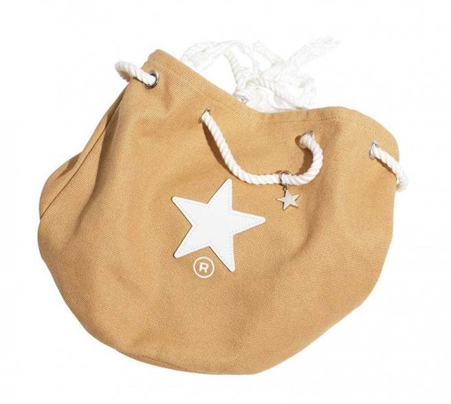 CONVERSE TOKYO水桶包／约3,000元（图／庄立人摄）