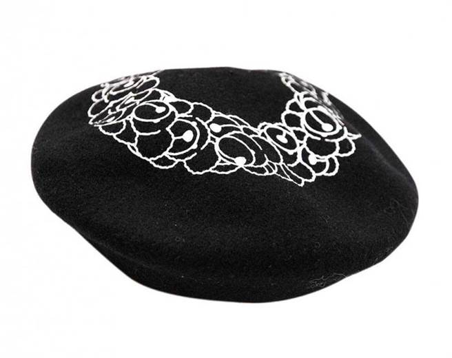 黑色花帽（友人赠送）（图／庄立人摄）