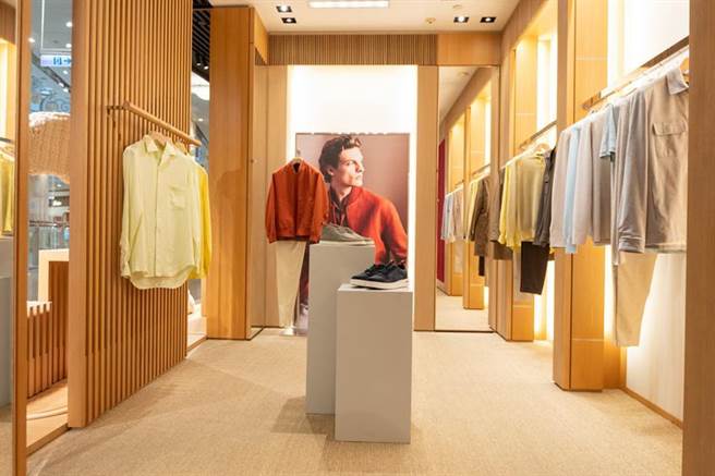 （Loro Piana春夏新品展現率性優雅風搶年輕客。圖／Loro Piana提供）