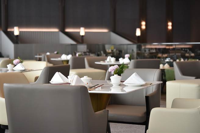 高雄朕豪酒店旗舰中餐厅〈皇豪〉中餐厅有460个座位，15间包厢，规模非常大。（图／姚舜）