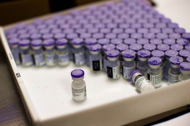 24日出爐的研究顯示，BNT/輝瑞疫苗新冠疫苗在真實世界（real-world）的接種成效佳，以色列60萬民眾注射後發現，就算只施打1劑，也能有效防範新冠重症或死亡。（資料照／美聯社）