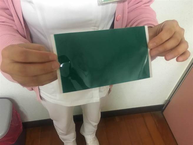 痠痛藥布這樣貼很傷肝腎！4大重點不可輕忽。（示意圖／本報系資料照片）