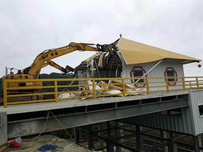 男子林水山在新北市三峽區蟾蜍山興建「三清萬甲仙境」宮廟，未經土地所有人同意，開挖整地破壞水土保持。（本報資料照片）