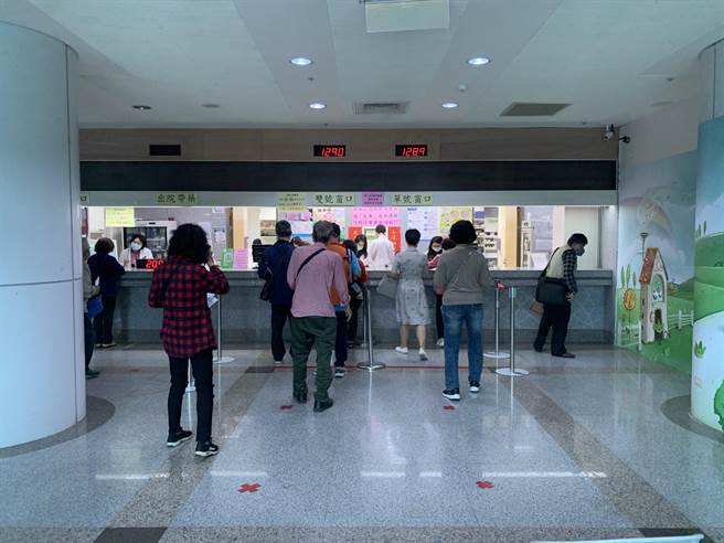 桃医挂号民眾逐渐上升中，门急诊量已恢復至原来的3／4。（姜霏摄）