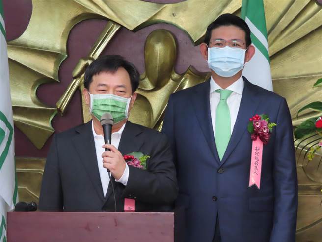 民進黨中央近來成立「專案辦公室」，被解讀是要為2022布局，民進黨祕書長林錫耀（左）25日受訪表示，成立辦公室目的就是要跟地方黨部、地方公職、立委、議員能夠對接。（葉德正攝）