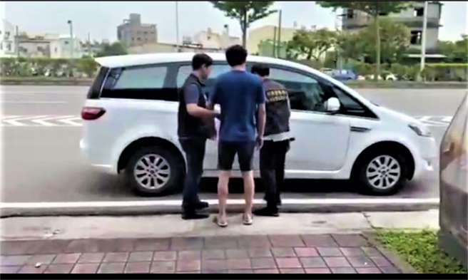 黄姓二手车商透过「假车祸，诈领理赔金」手法，以二手进口车制造14起假车祸共诈保2200万元。台中地检署侦结，依诈欺等罪起诉黄男等18人。（资料照片／陈淑芬台中传真）