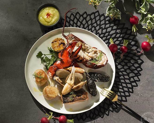 SEA TO SKY 豪華海鮮盤4人份(圖：業者提供)