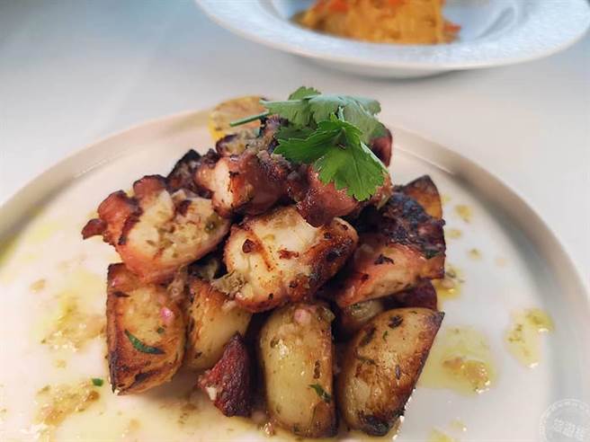 碳烤章魚 迷你洋芋(攝影：洪書瑱)