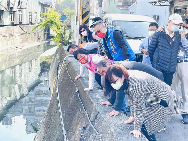 四尺八分线及十一张圳排水断面不足，立委杨琼璎极力争取8600万元改善经费。（王文吉摄）