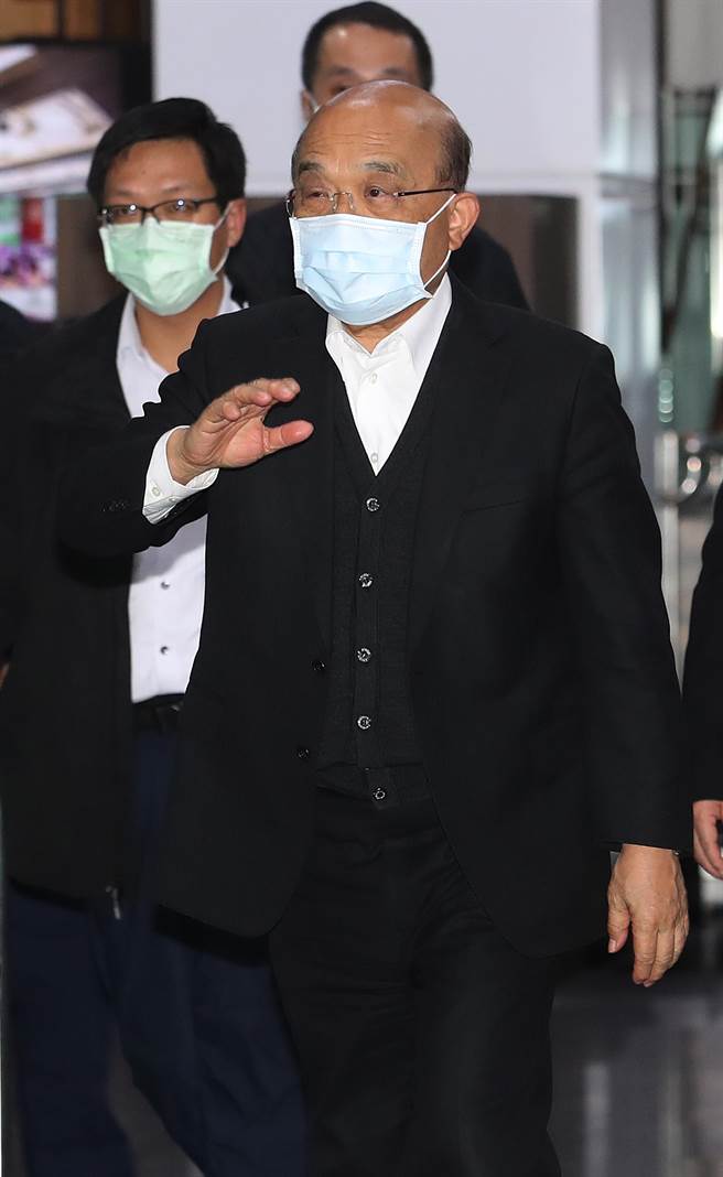 国安团队日前改组，新任国防部长邱国正及陆委会主委邱太三今天出席行政院会，苏揆在介绍时期许邱国正落实国防改革强化国军战力、也期许邱太三务实增进两岸交流。（本报资料照）