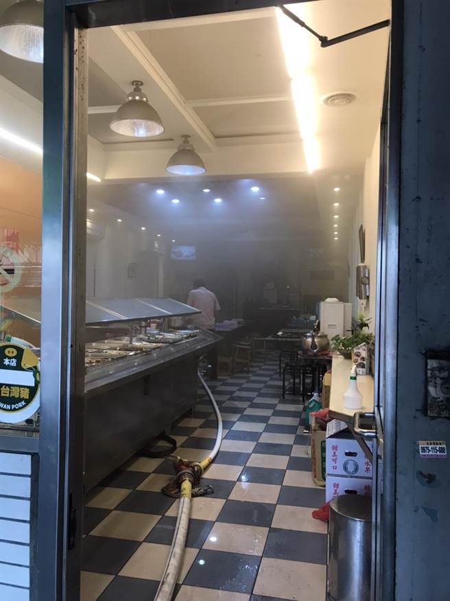 北市1家自助餐下午发生火警。（陈鸿伟翻摄）