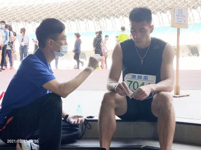 列入體育署黃金計畫的楊俊瀚，每次比賽結束後就會接受運科人員的採樣與追蹤。(黃邱倫攝)