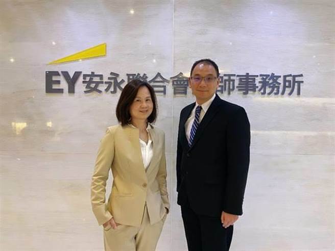 （安永联合会计师事务所税务服务部副营运长沈碧琴（左）、安永圆方国际法律事务所合伙律师阙光威（右）。图／安永提供）
