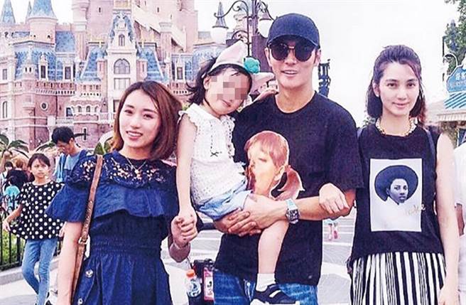 畢瀅（左）和張丹峰（右2）3年前傳出過從甚密。（圖／翻攝自微博）