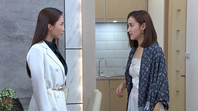 张家玮（左）剧中对峙小三夏宇禾。（民视提供）