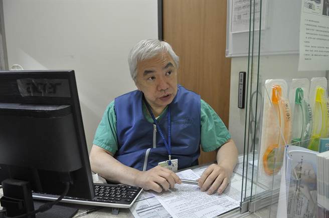 萬芳醫院副院長戴裕庭表示，多模式止痛術，可幫助病人減緩疼痛。（萬芳醫院提供／林周義台北傳真）