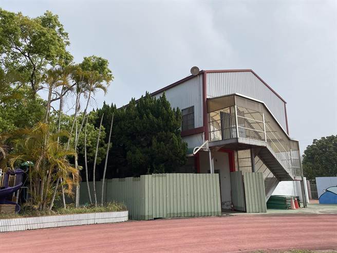 苗栗县西湖国小东栋校舍因耐震能力不足将拆除重建。（巫静婷摄）